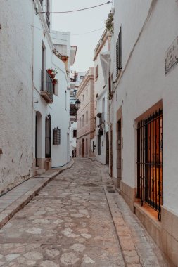 Sitges, Barselona, İspanya. 1 Kasım 2024: Maricel Sarayı Müzesi ve Sakinlik Köşesi, Sitges