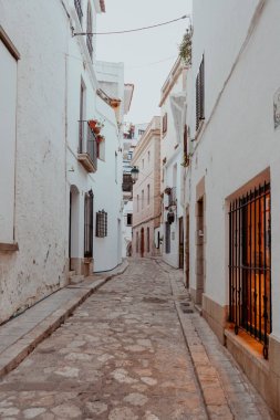 Sitges, Barselona, İspanya. 1 Kasım 2024: Maricel Sarayı Müzesi ve Sakinlik Köşesi, Sitges