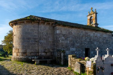 Lugo, Galiçya, İspanya. 7 Kasım 2024 San Xulian Kilisesi Palas de Rei yolunda.