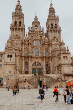 Santiago de Compostela, Galiçya, İspanya. 9 Kasım 2024: Santiago de Compostela Katedrali 'nin içi ve dışı.