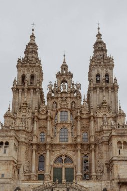 Santiago de Compostela, Galiçya, İspanya. 9 Kasım 2024: Santiago de Compostela Katedrali 'nin içi ve dışı.