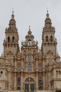 Santiago de Compostela, Galiçya, İspanya. 9 Kasım 2024: Santiago de Compostela Katedrali 'nin içi ve dışı.