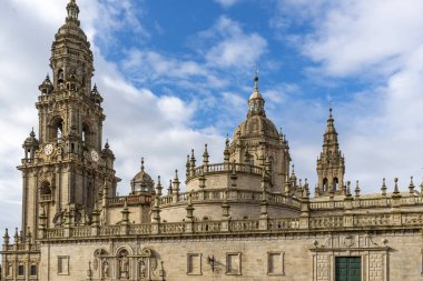 Santiago de Compostela, Galiçya, İspanya. 9 Kasım 2024: Santiago de Compostela Katedrali 'nin içi ve dışı.