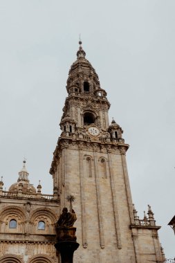 Santiago de Compostela, Galiçya, İspanya. 9 Kasım 2024: Santiago de Compostela Katedrali 'nin içi ve dışı.