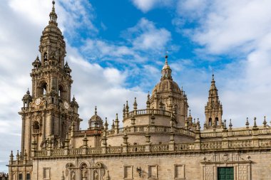 Santiago de Compostela, Galiçya, İspanya. 9 Kasım 2024: Santiago de Compostela Katedrali 'nin içi ve dışı.