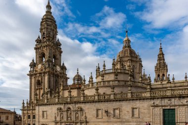 Santiago de Compostela, Galiçya, İspanya. 9 Kasım 2024: Santiago de Compostela Katedrali 'nin içi ve dışı.