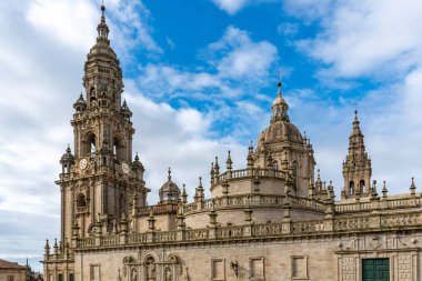 Santiago de Compostela, Galiçya, İspanya. 9 Kasım 2024: Santiago de Compostela Katedrali 'nin içi ve dışı.