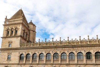 Santiago de Compostela, Galiçya, İspanya. 9 Kasım 2024: Santiago de Compostela Katedrali 'nin içi ve dışı.