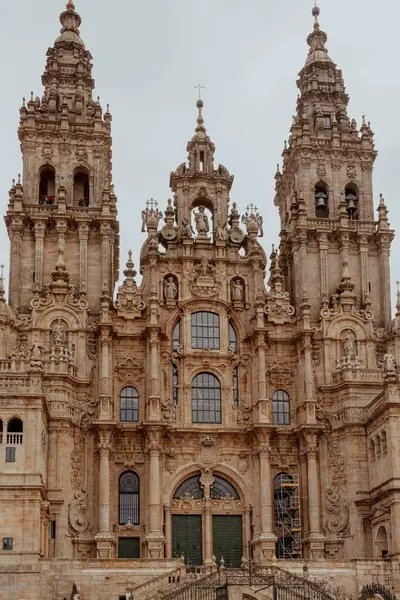 Santiago de Compostela, Galiçya, İspanya. 9 Kasım 2024: Santiago de Compostela Katedrali 'nin içi ve dışı.