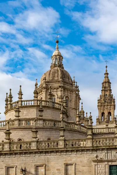 Santiago de Compostela, Galiçya, İspanya. 9 Kasım 2024: Santiago de Compostela Katedrali 'nin içi ve dışı.