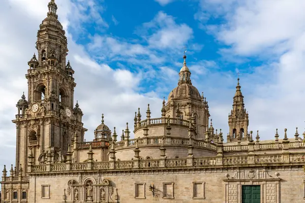 Santiago de Compostela, Galiçya, İspanya. 9 Kasım 2024: Santiago de Compostela Katedrali 'nin içi ve dışı.