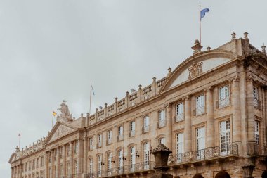 Santiago de Compostela, Galiçya, İspanya. 9 Kasım 2024: Obradoiro Meydanı Mimarisi.