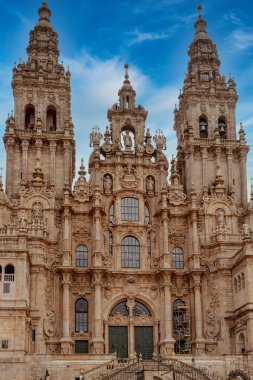 Santiago de Compostela, Galiçya, İspanya. 9 Kasım 2024: Santiago de Compostela Katedrali 'nin içi ve dışı.