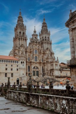 Santiago de Compostela, Galiçya, İspanya. 9 Kasım 2024: Santiago de Compostela Katedrali 'nin içi ve dışı.