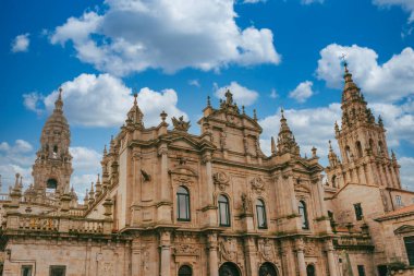 Santiago de Compostela, Galiçya, İspanya. 9 Kasım 2024: Santiago de Compostela Katedrali 'nin içi ve dışı.