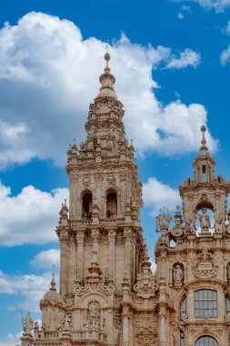 Santiago de Compostela, Galiçya, İspanya. 9 Kasım 2024: Santiago de Compostela Katedrali 'nin içi ve dışı.