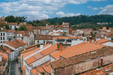 Santiago de Compostela, Galiçya, İspanya. 9 Kasım 2024: Santiago de Compostela 'nın tarihi merkezi ve mimarisi.