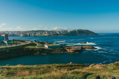La coruna, İspanya. 11 Kasım 2024: Finisterrae Akvaryumu - Orzan Güvertesi ve Panoramik Koyu.