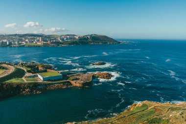 La coruna, İspanya. 11 Kasım 2024: Finisterrae Akvaryumu - Orzan Güvertesi ve Panoramik Koyu.