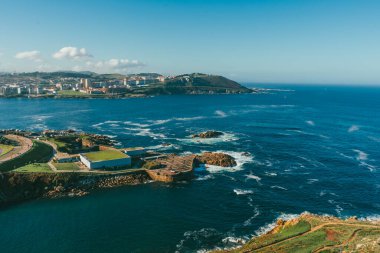 La coruna, İspanya. 11 Kasım 2024: Finisterrae Akvaryumu - Orzan Güvertesi ve Panoramik Koyu.