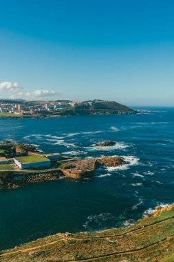 La coruna, İspanya. 11 Kasım 2024: Finisterrae Akvaryumu - Orzan Güvertesi ve Panoramik Koyu.