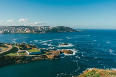 La coruna, İspanya. 11 Kasım 2024: Finisterrae Akvaryumu - Orzan Güvertesi ve Panoramik Koyu.