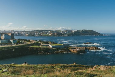 La coruna, İspanya. 11 Kasım 2024: Finisterrae Akvaryumu - Orzan Güvertesi ve Panoramik Koyu.