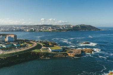 La coruna, İspanya. 11 Kasım 2024: Finisterrae Akvaryumu - Orzan Güvertesi ve Panoramik Koyu.