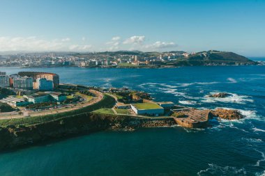 La coruna, İspanya. 11 Kasım 2024: Finisterrae Akvaryumu - Orzan Güvertesi ve Panoramik Koyu.