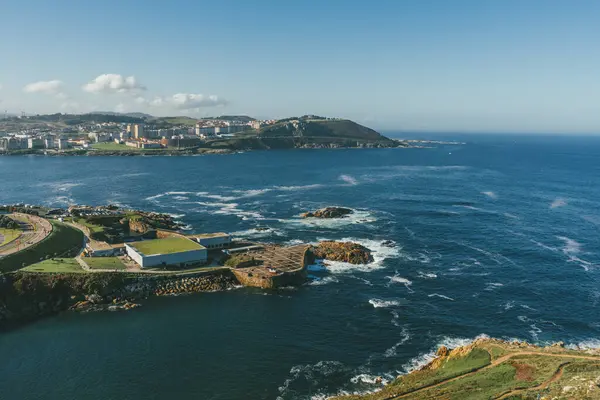 La coruna, İspanya. 11 Kasım 2024: Finisterrae Akvaryumu - Orzan Güvertesi ve Panoramik Koyu.