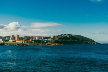 Ensenada del Orzn 'dan panoramik manzara. La Coruna, İspanya.