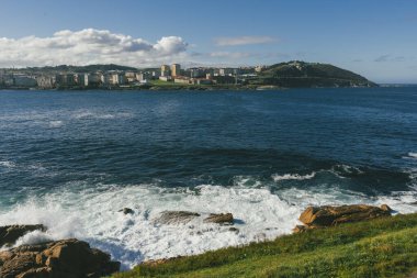 Ensenada del Orzn 'dan panoramik manzara. La Coruna, İspanya.