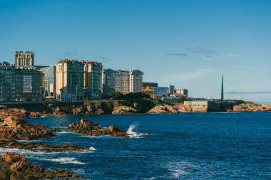 Ensenada del Orzn 'dan panoramik manzara. La Corua, İspanya.