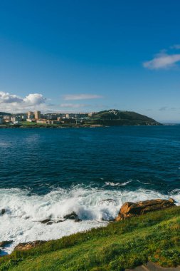 Ensenada del Orzn 'dan panoramik manzara. La Corua, İspanya.