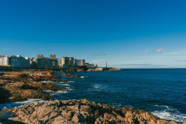 Ensenada del Orzn 'dan panoramik manzara. La Corua, İspanya.