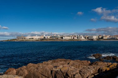 Ensenada del Orzn 'dan panoramik manzara. La Corua, İspanya.