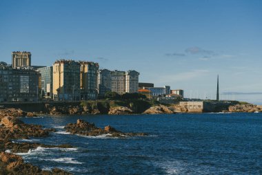 Ensenada del Orzn 'dan panoramik manzara. La Corua, İspanya.