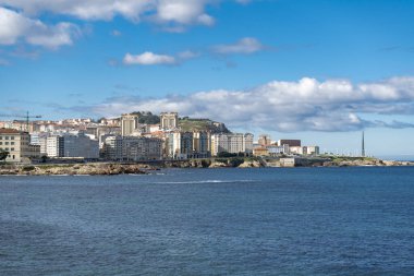 Ensenada del Orzn 'dan panoramik manzara. La Corua, İspanya.