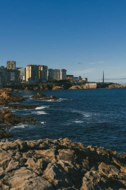 Ensenada del Orzn 'dan panoramik manzara. La Corua, İspanya.