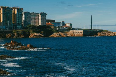 Ensenada del Orzn 'dan panoramik manzara. La Corua, İspanya.
