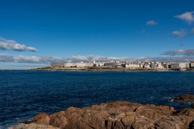 Ensenada del Orzn 'dan panoramik manzara. La Corua, İspanya.