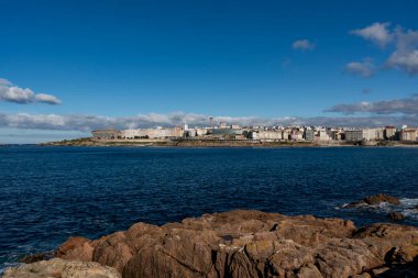 Ensenada del Orzn 'dan panoramik manzara. La Corua, İspanya.