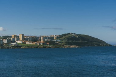 Ensenada del Orzn 'dan panoramik manzara. La Corua, İspanya.