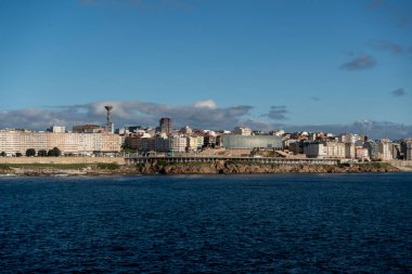 Ensenada del Orzn 'dan panoramik manzara. La Corua, İspanya.
