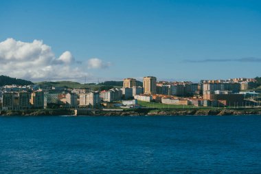 Ensenada del Orzn 'dan panoramik manzara. La Corua, İspanya.