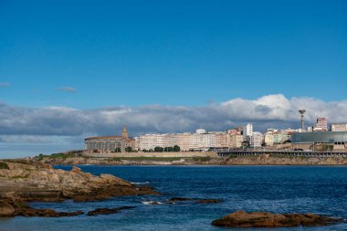 Ensenada del Orzn 'dan panoramik manzara. La Corua, İspanya.