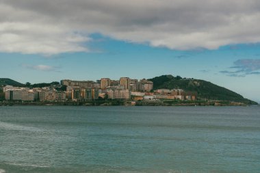 Ensenada del Orzn 'dan panoramik manzara. La Corua, İspanya.