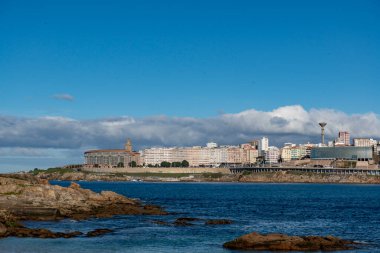 Ensenada del Orzn 'dan panoramik manzara. La Corua, İspanya.