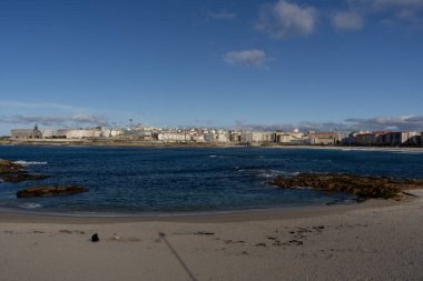 Ensenada del Orzn 'dan panoramik manzara. La Corua, İspanya.
