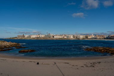 Ensenada del Orzn 'dan panoramik manzara. La Corua, İspanya.